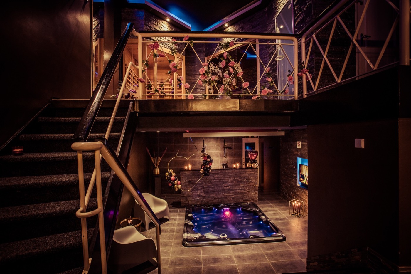 Whirlpool with light therapy at private sauna Sauna Privada