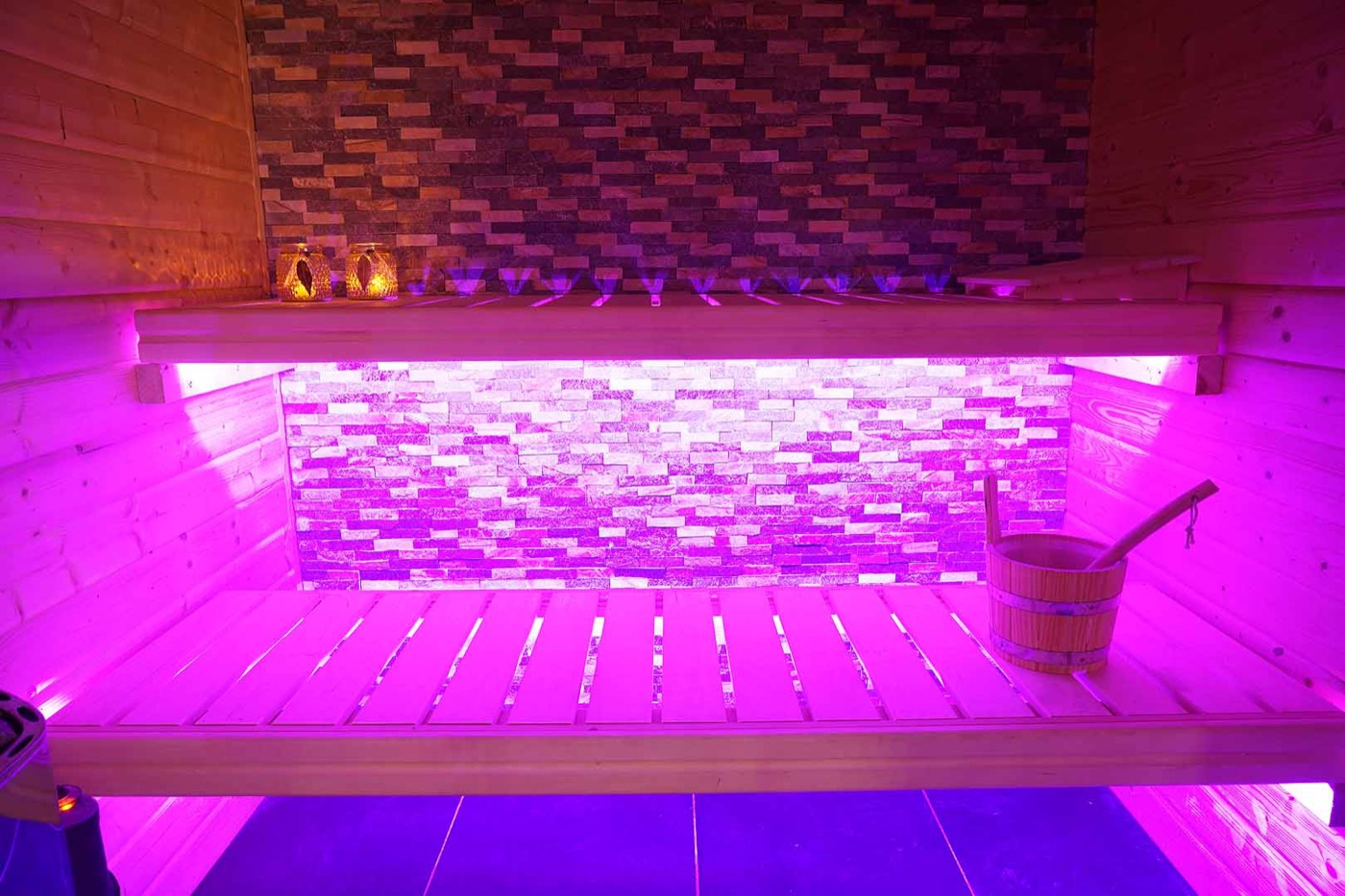 Finnish sauna at Sauna Privada in Rotterdam with wooden benches