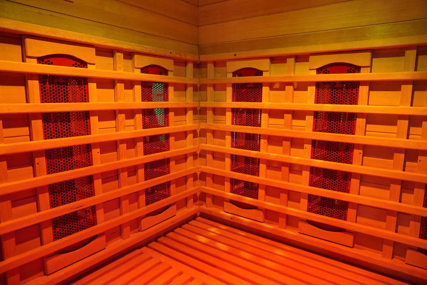 Infrared sauna with full spectrum emitters at Sauna Privada Rotterdam